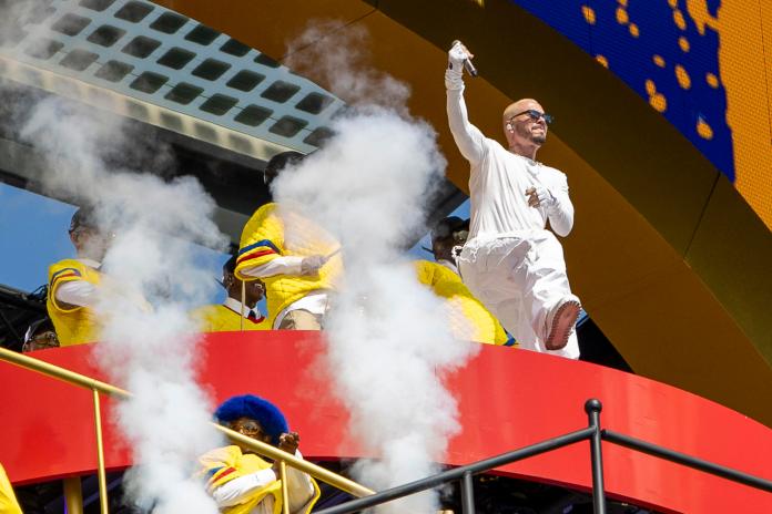 El cantante colombiano J Balvin fue el encargado de entretener al público durante el descanso de la final del Mundial de Clubes entre Chelsea FC y París Saint-Germain (PSG ) en el estadio MetLife en Nueva Jersey (Estados Unidos). EFE/ Ángel Colmenares