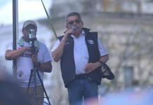 Joviel Acevedo amenaza con “segunda fase” de medidas y acusa a Arévalo de golpear y denigrar al STEG El lider del Sindicato de Trabajadores de la Educación de Guatemala (STEG), Joviel Acevedo, habló sobre una "segunda fase" de medidas. Foto La Hora: Fabricio Alonzo