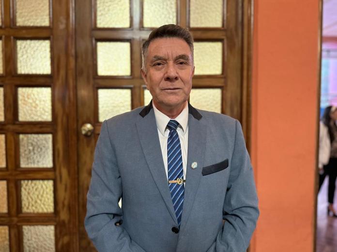 Gilberto Porres de Paz, esposo de la fiscal general y fiscal de la Fiscalía contra la Corrupción, el 14 de febrero, en la votación del Cang. Foto: La Hora / Diego España.