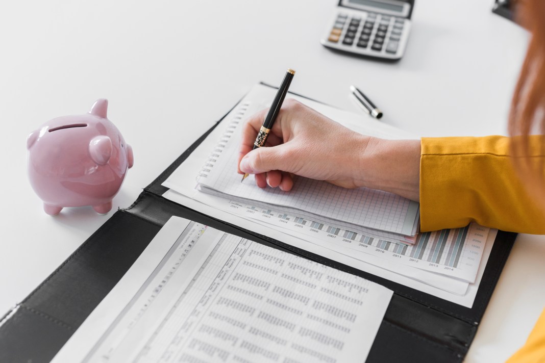 Construir un buen historial crediticio es una tarea que requiere tener disciplina, estar informado y tener responsabilidad. Foto: Freepik.