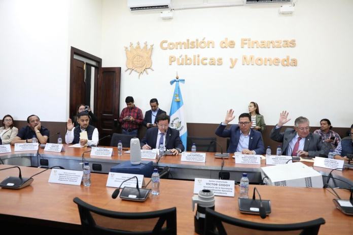 La comisión de Finanzas aún no discute el dictamen a la iniciativa para ampliar el plazo para el pago del Impuesto de Circulación de Vehículos. Foto: Congreso de la República
