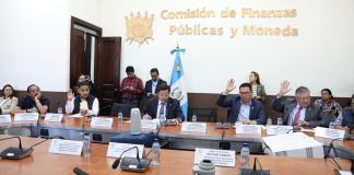 La comisión de Finanzas aún no discute el dictamen a la iniciativa para ampliar el plazo para el pago del Impuesto de Circulación de Vehículos. Foto: Congreso de la República