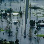El estado de Texas sufre por inundaciones y una de ellas dejó desaparecidas al menos a 25 personas. Foto:. EFE
