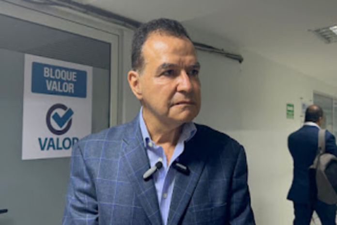 El segundo vicepresidente del Congreso, Jorge Ayala, afirmó que se hará una convocatoria a los diputados para plenaria en la última semana de julio. Foto: La Hora / José Orozco