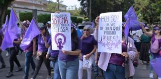 Amigos y familiares de Melisa Palacio exigieron el cambio del caso a un juzgado de Mayor Riesgo hace un mes. Foto La Hora: Fabricio Alonzo