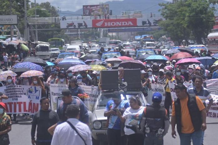 Los bloqueos por parte del Sindicato de Trabajadores de la Educación de Guatemala (STEG) continuarán este viernes 11 de julio. Foto La Hora: Fabricio Alonzo