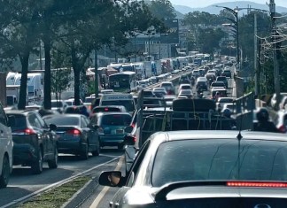 Usuarios reportan alta carga vehicular en varias zonas de la capital