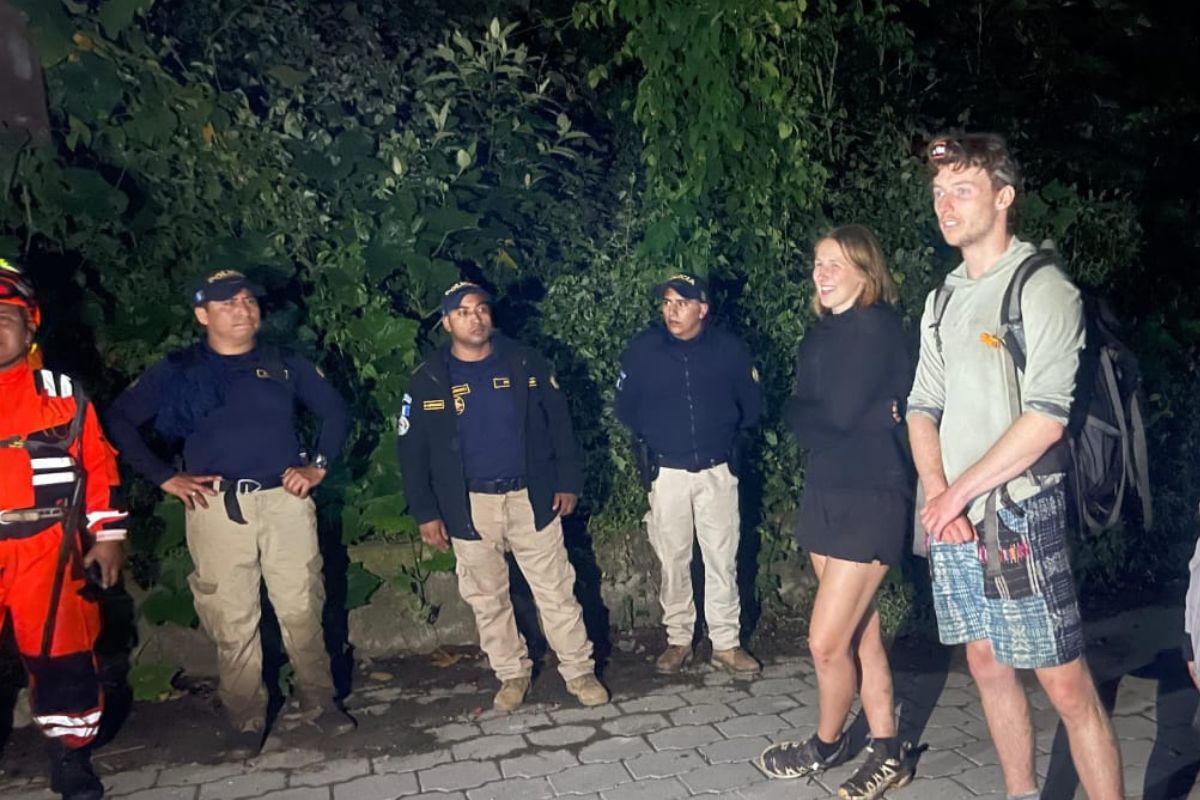 Localizan a turistas extranjeros que se encontraban perdidos en el volcán Tolimán