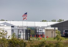 Trump recurre a cárceles locales para albergar migrantes ante alza del 49 % en detenciones