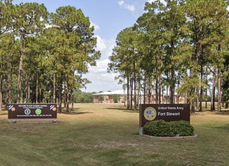 El Ejército de Estado Unidos confirma "varias victimas" tras un tiroteo en la base militar de Fort Stewart, Georgia.