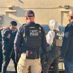 Kristi Noem ha dado a conocer que el límite de edad para aplicantes a agente de ICE será eliminado.