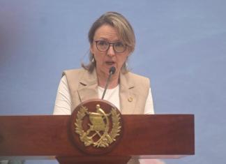 Patricia Orante, titular del MARN, explica que analizan las acciones a tomar ante las inconstitucionalidad resulta por la CC por el Reglamento de Gestión Integral de Residuos.