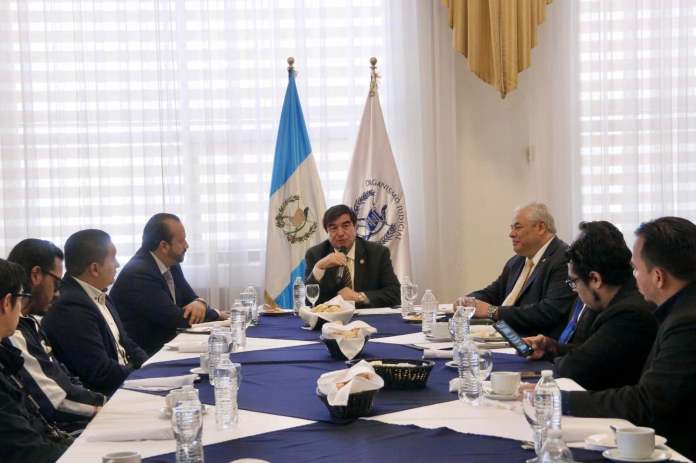 Periodistas de distintos medios de comunicación durante un diplomado que ofreció el Organismo Judicial sobre el proceso penal. Foto La Hora: OJ.
