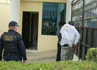 La Policía Nacional Civil (PNC) informó sobre la captura de un hombre de ciudadanía colombiana, acusado de amenazar a un adolescente. Foto La Hora: PNC