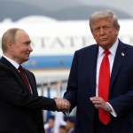 Donald Trump y Vladímir antes de la reunión en la cumbre de Alaska. Foto La Hora: EFE