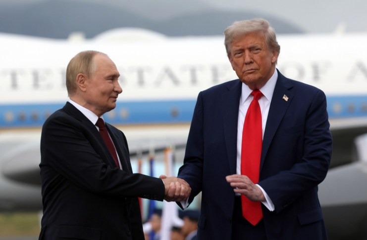 Donald Trump y Vladímir antes de la reunión en la cumbre de Alaska. Foto La Hora: EFE