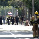 Integrantes de la Policía Nacional inspeccionan la zona del atentado en Colombia. Foto La Hora: EFE