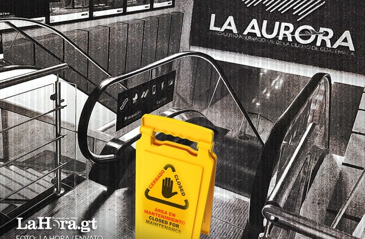 Gradas eléctricas del AILA presentan fallas tras reciente instalación, según denuncias de usuarios. Arte La Hora: Alejandro Ramírez