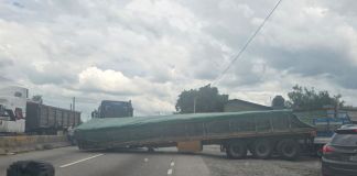 Accidente de transporte pesado bloquea ruta al Atlántico en el km 22. Foto La Hora: PMT
