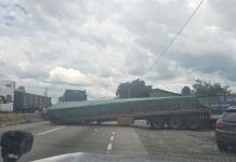 Accidente de transporte pesado bloquea ruta al Atlántico en el km 22 Accidente de transporte pesado bloquea ruta al Atlántico en el km 22. Foto La Hora: PMT