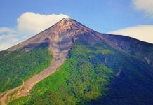 Volcán de Fuego podría registrar lahares en comunidades cercanas por fuertes lluvias En ocasiones el volcán de Fuego tiene lahares debido a la actividad del coloso. Foto La Hora: Conred