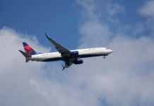 Archivo de un avión de Delta Airlines en Washington. Foto La Hora: AP