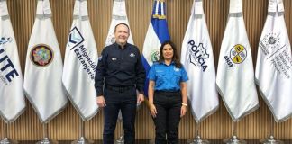 Ministro de Justicia y Seguridad Pública de El Salvador, Gustavo Villatoro, junto a la viceministra de Seguridad Antinarcótica y de Seguridad Fronteriza de Guatemala, Claudia Palencia. Foto La Hora: Mingob