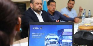 Autoridades se reúnen con gremial de transporte extraurbano para explicar el Sistema Limitador de Velocidad. Foto La Hora: CIV