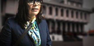 Este 21 de agosto de 2025, se cumplen 10 años de la captura de Roxana Baldetti. Arte La Hora: Francisco Altán