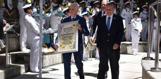 Homenaje realizado en Plaza Cívica Ramiro Castillo Love por el Día Nacional de la Bandera, con participación de banda marcial y banda de guerra del Colegio San Sebastián. Foto: La Hora/ Daniel Ramírez.