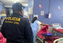 Mujer es puesta bajo custodia tras hallazgo de bebe en una fosa séptica.