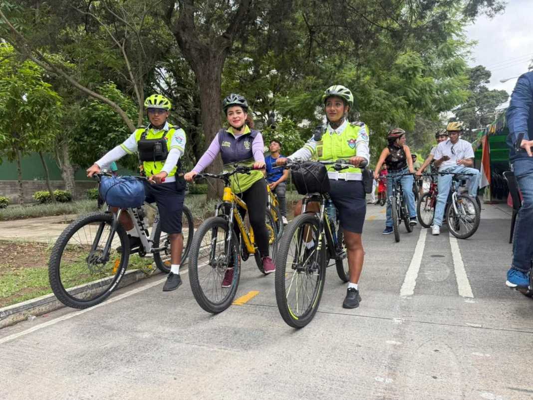 Pedaleando en el Centro, una actividad para realizarla con amigos y familiares. Foto: Facebook de Bicitour Muniguate