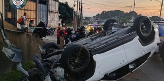 Accidente de tránsito en el kilómetro 12 de la Carretera al Atlántico. Foto La Hora: Bomberos Municipales.