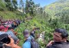 Vehículo cae a barranco en Baja Verapaz y deja personas fallecidas y heridas. Foto La Hora: Bomberos Voluntarios.