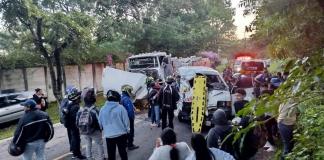 Accidente de tránsito en Villa Canales deja personas fallecidas y varios heridos. Foto La Hora: Bomberos Voluntarios.