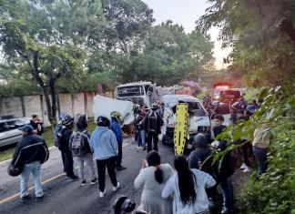 Accidente de tránsito en Villa Canales deja personas fallecidas y varios heridos. Foto La Hora: Bomberos Voluntarios.