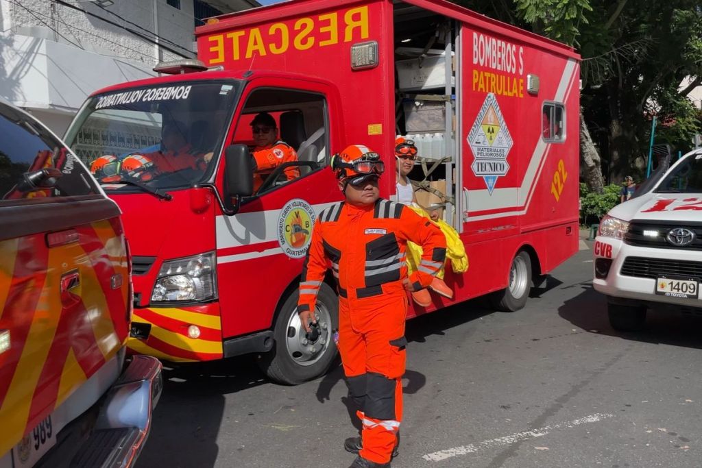Bomberos Voluntarios desfile