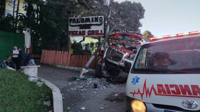 Colisión en Carretera a El Salvador (CA-1) kilómetro 25.5; piloto tenía licencia vencida.