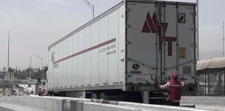 Transportistas inmigrantes en EE. UU. temen más restricciones tras suspensión de visas de Trump.