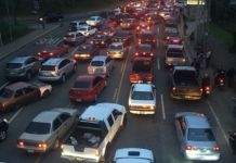 Caos vehicular registrado en la zona 13. Foto La Hora: PMT