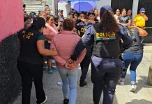 Una de las capturas, a quien PNC identificó como Ingrid Karina Morales Toscano, de 40 años. Foto La Hora: PNC.