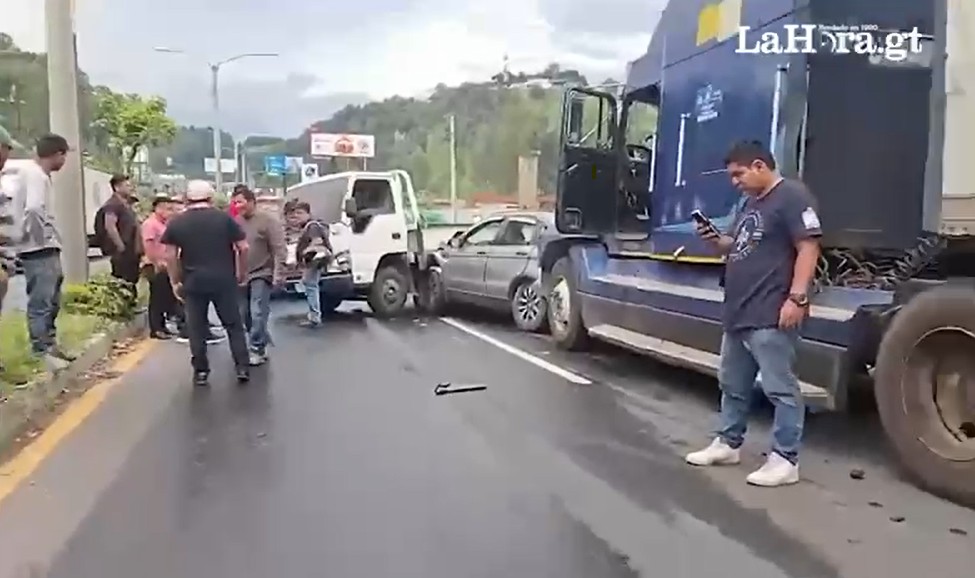 Colisión múltiple en ruta CA-9 bloquea el paso con dirección a la capital