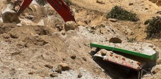 Maquinaria pesada soterrada por un deslizamiento de tierra en Villa Nueva. Foto La Hora: ASONBOMD
