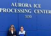 Funcionarias del Consulado General de Guatemala en Denver en el Centro de Detención GEO de Aurora. Foto La Hora: Minex