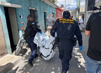 Localizan cuerpos desmembrados en vivienda de la colonia El Milagro. Foto La Hora: Bomberos de Mixco.