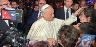 Papa León XIV saliendo de su residencia para regresar al Vaticano. Foto La Hora: Vatican News