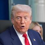 El presidente de Estados Unidos, Donald Trump, dijo este lunes que quiere organizar una reunión entre el gobernante de Rusia, Vladímir Putin, y el ucraniano, Volodímir Zelenski. Foto La Hora: EFE.