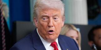 El presidente de Estados Unidos, Donald Trump, dijo este lunes que quiere organizar una reunión entre el gobernante de Rusia, Vladímir Putin, y el ucraniano, Volodímir Zelenski. Foto La Hora: EFE.