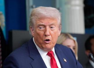 El presidente de Estados Unidos, Donald Trump, dijo este lunes que quiere organizar una reunión entre el gobernante de Rusia, Vladímir Putin, y el ucraniano, Volodímir Zelenski. Foto La Hora: EFE.