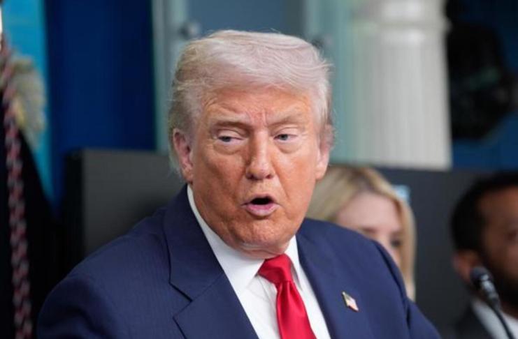 El presidente de Estados Unidos, Donald Trump, dijo este lunes que quiere organizar una reunión entre el gobernante de Rusia, Vladímir Putin, y el ucraniano, Volodímir Zelenski. Foto La Hora: EFE.